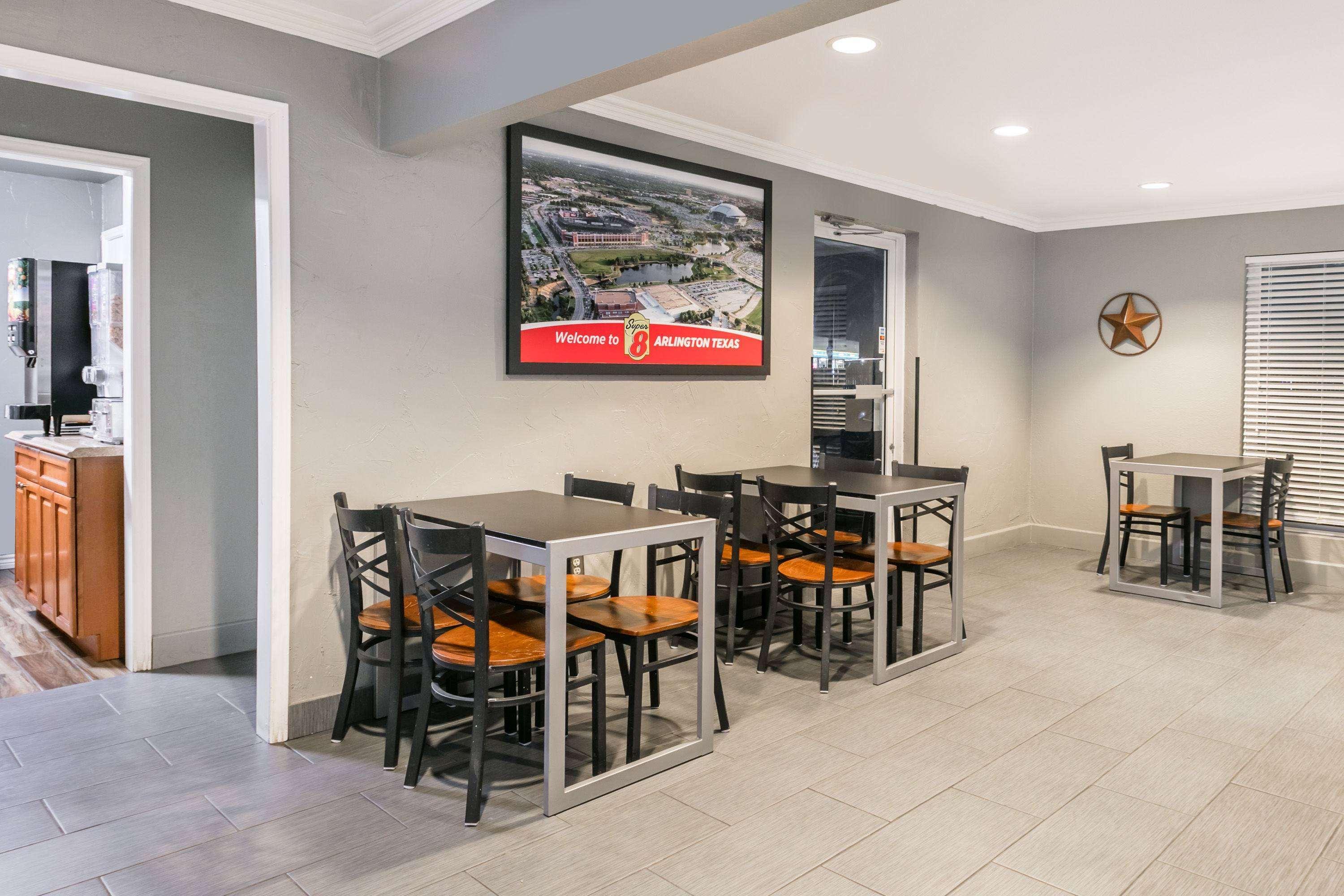 Super 8 By Wyndham Arlington Near At&T Stadium Eksteriør billede