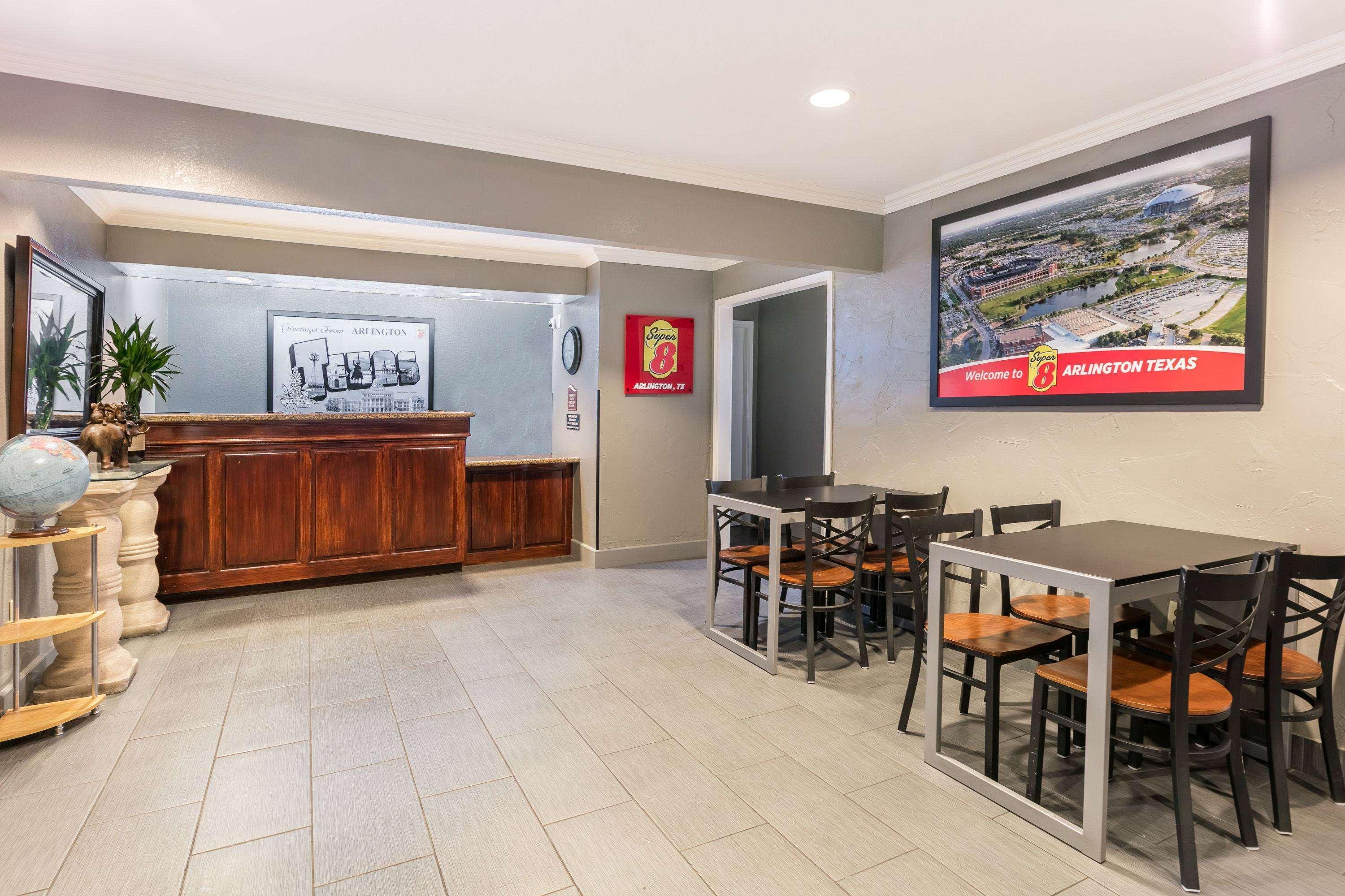 Super 8 By Wyndham Arlington Near At&T Stadium Eksteriør billede