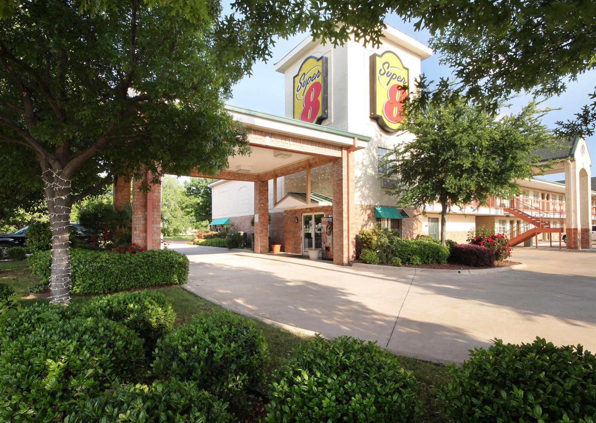 Super 8 By Wyndham Arlington Near At&T Stadium Eksteriør billede