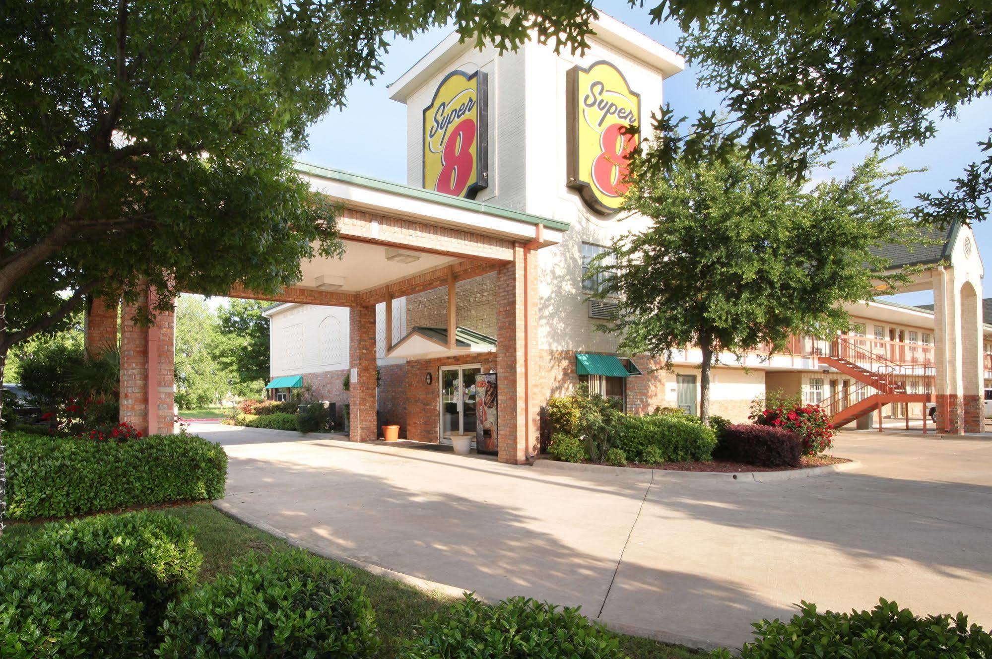 Super 8 By Wyndham Arlington Near At&T Stadium Eksteriør billede